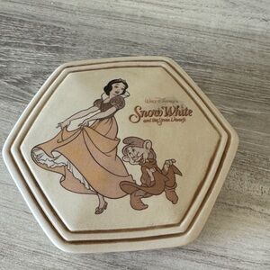 Disney Snow White and Dwarf Beige Hexagonal Box
